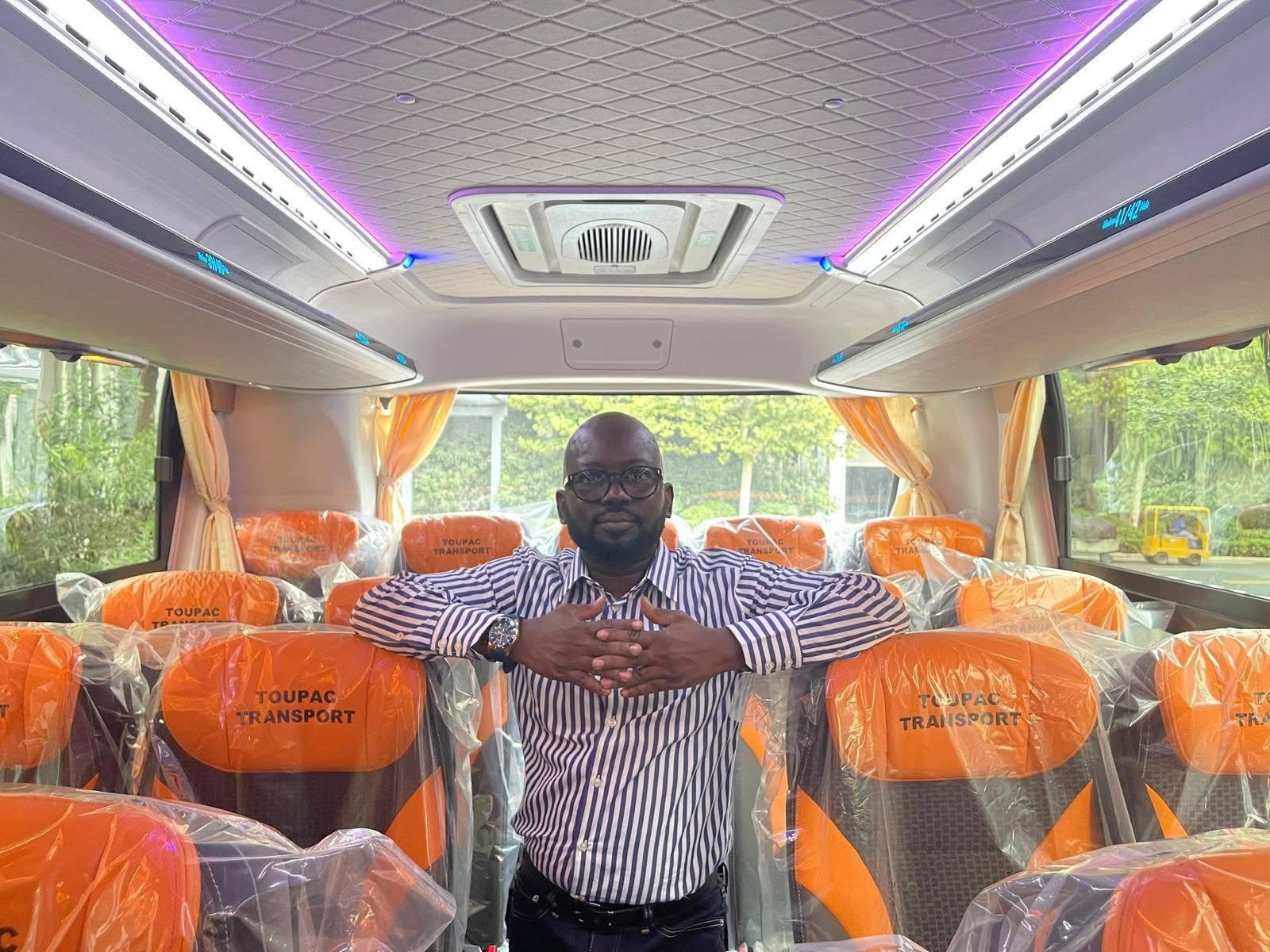 Intérieur luxueux d'un bus Toupac Transport